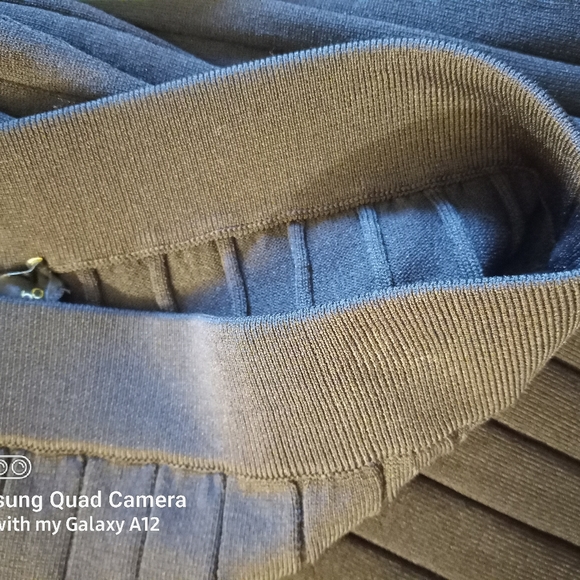 House of Harlow 1960 Ribbed Knit Midi Skirt - Picture 2 of 15